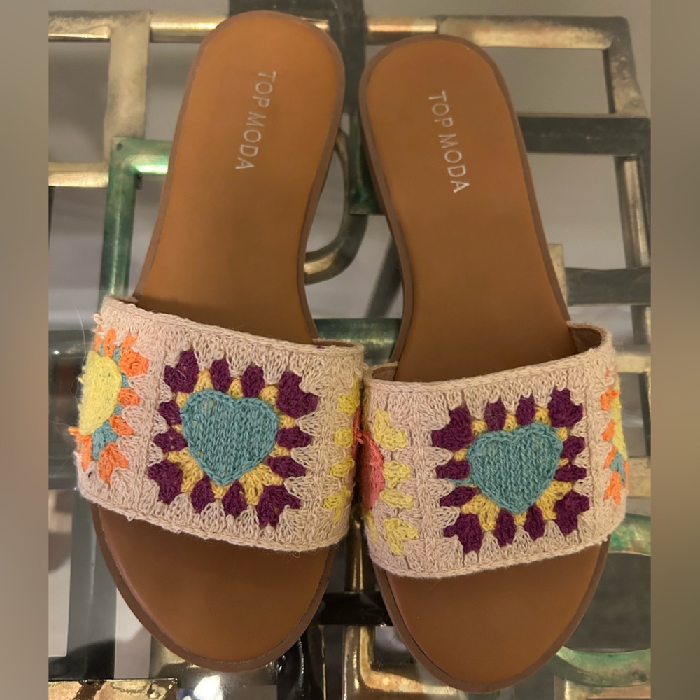 TOP Moda Crochet Heart Sandals with Decorative Strap